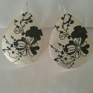 Silver design earrings